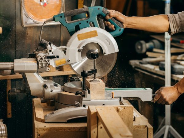 Entendendo as diferenças: Serra circular de bancada e Serra circular para madeira